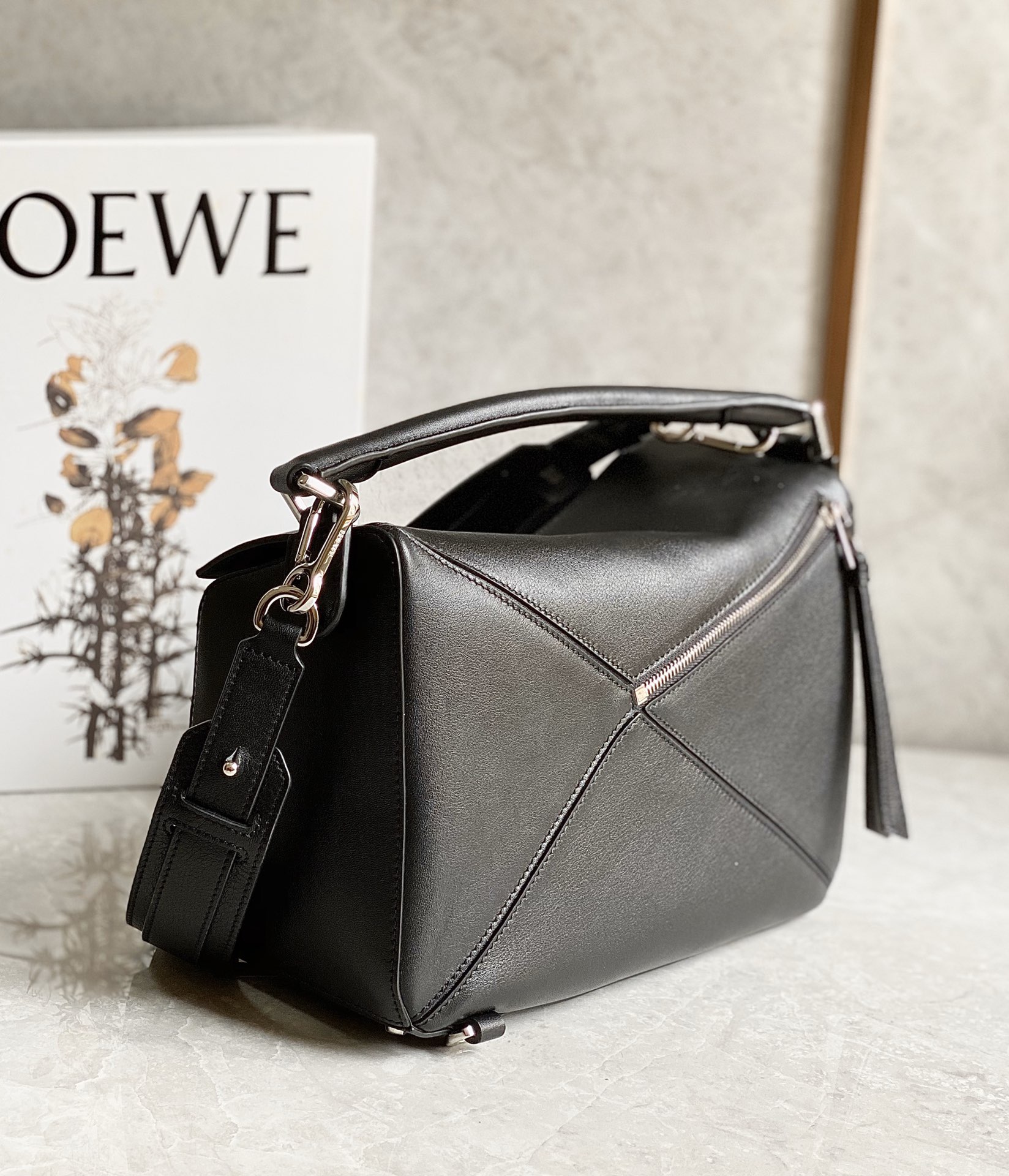 Loewe Large Puzzle Bag in Classic Calfskin Black